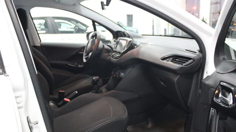 PEUGEOT 208 PureTech 73kW (100CV) Allure - glavna slika