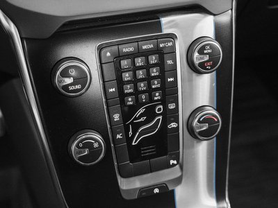 Volvo XC60 2.0 B4 Momentum Pro AWD Geartronic, Anno 2021, KM 460 - glavna slika
